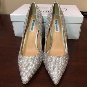 Steve Madden Crystal Daisie Pump💎